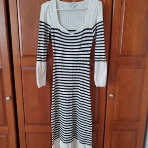 RIHOAS Black And White Sweetheart Neck Striped Midi Dress